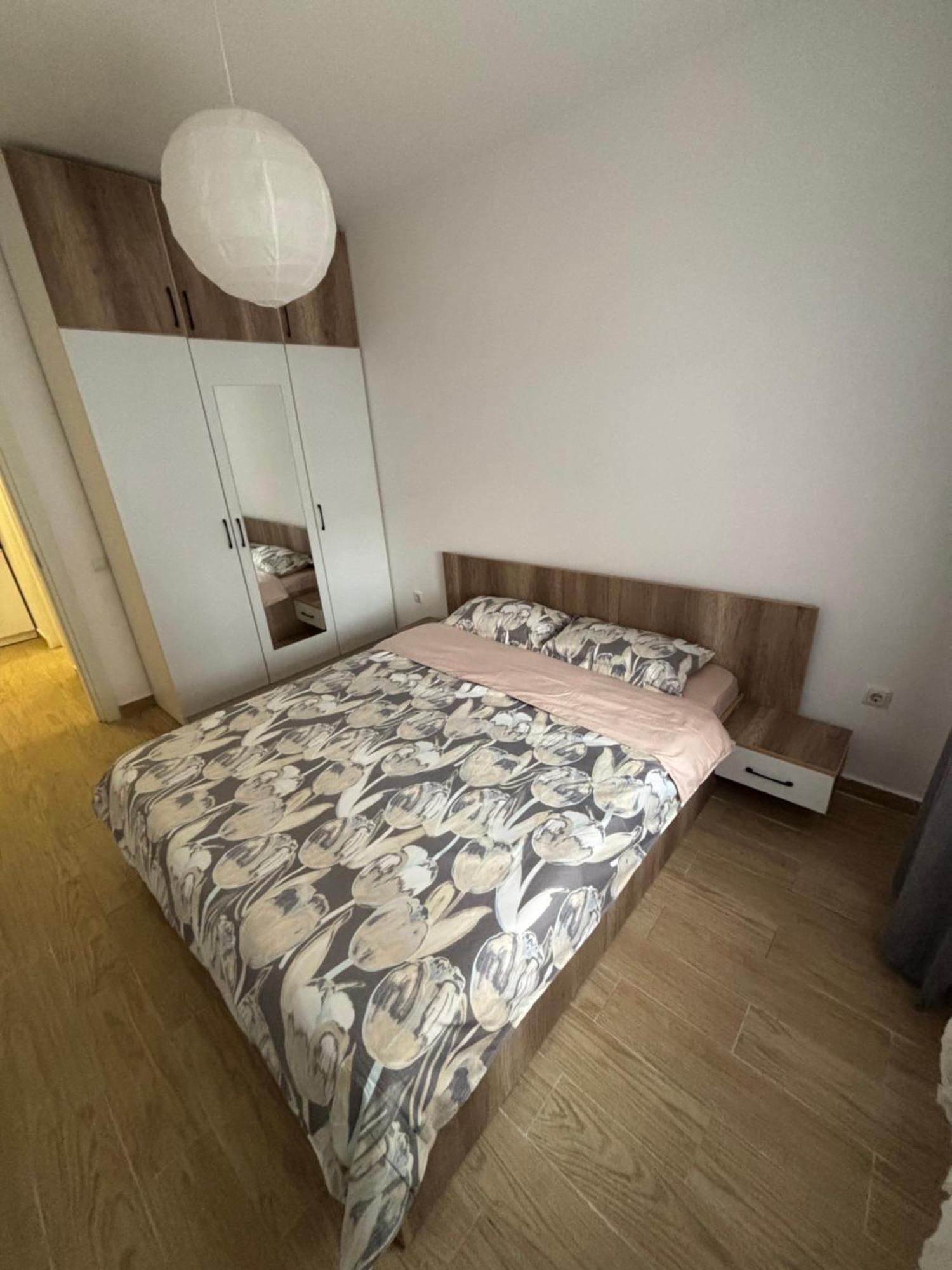 Militari Comfort Apartment Roşu Kültér fotó